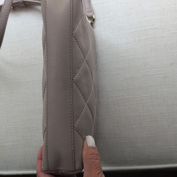 Kate Spade Quilted Leather Gray Crossbody With Gold Hardware. EUC - Picture 8 of 11